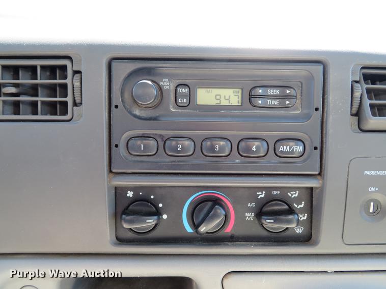 image for item DG3956 2003 Ford F250  Super Duty XL utility bed pickup truck