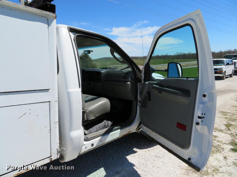 image for item DG3956 2003 Ford F250  Super Duty XL utility bed pickup truck