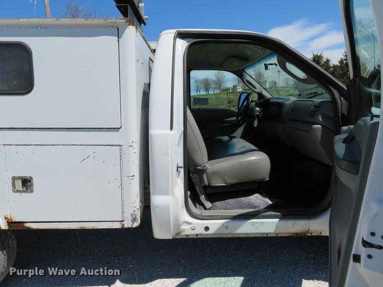 image for item DG3956 2003 Ford F250  Super Duty XL utility bed pickup truck