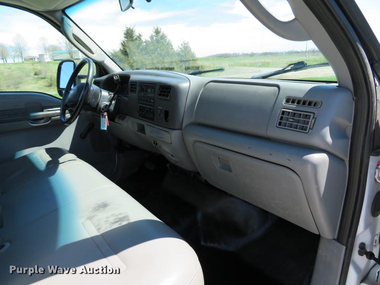 image for item DG3956 2003 Ford F250  Super Duty XL utility bed pickup truck