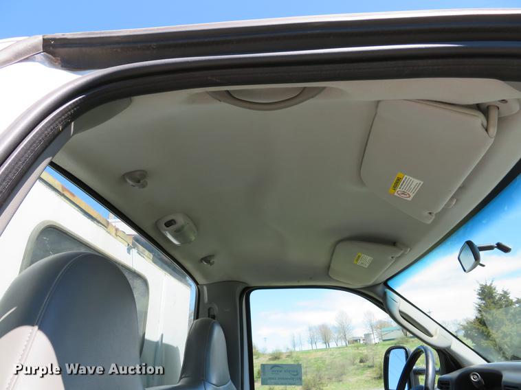 image for item DG3956 2003 Ford F250  Super Duty XL utility bed pickup truck