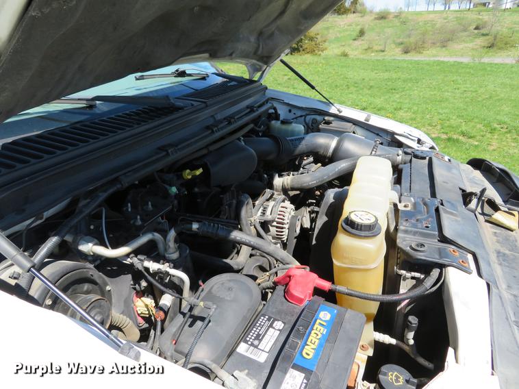 image for item DG3956 2003 Ford F250  Super Duty XL utility bed pickup truck