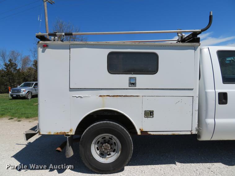 image for item DG3956 2003 Ford F250  Super Duty XL utility bed pickup truck