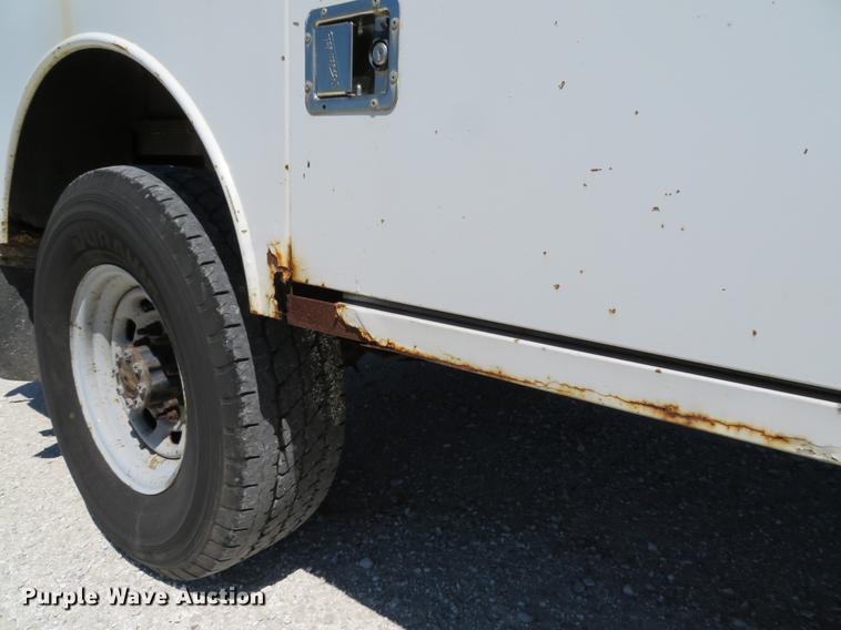 image for item DG3956 2003 Ford F250  Super Duty XL utility bed pickup truck