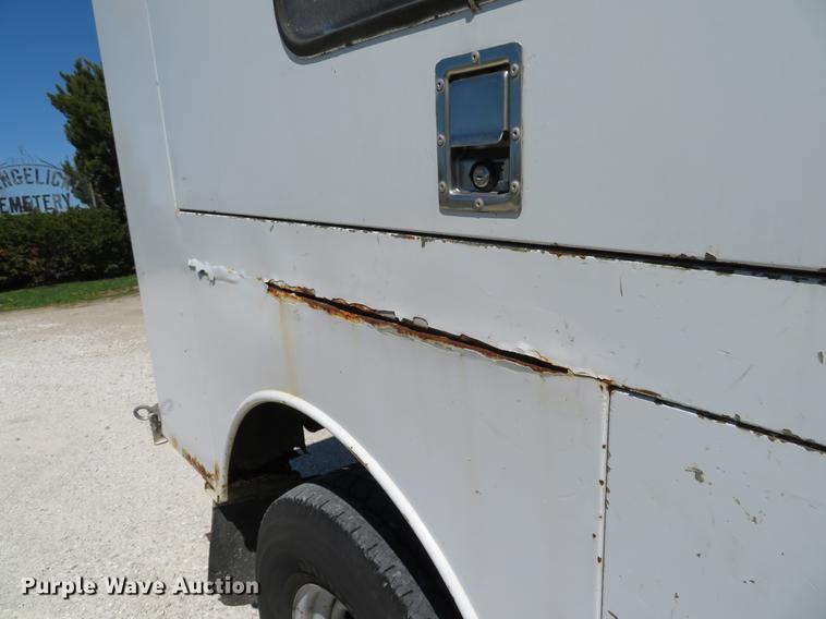 image for item DG3956 2003 Ford F250  Super Duty XL utility bed pickup truck