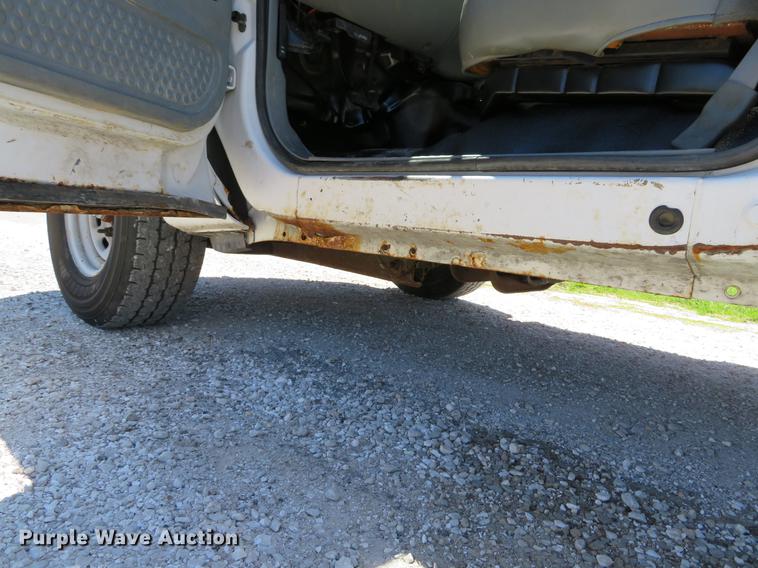 image for item DG3956 2003 Ford F250  Super Duty XL utility bed pickup truck