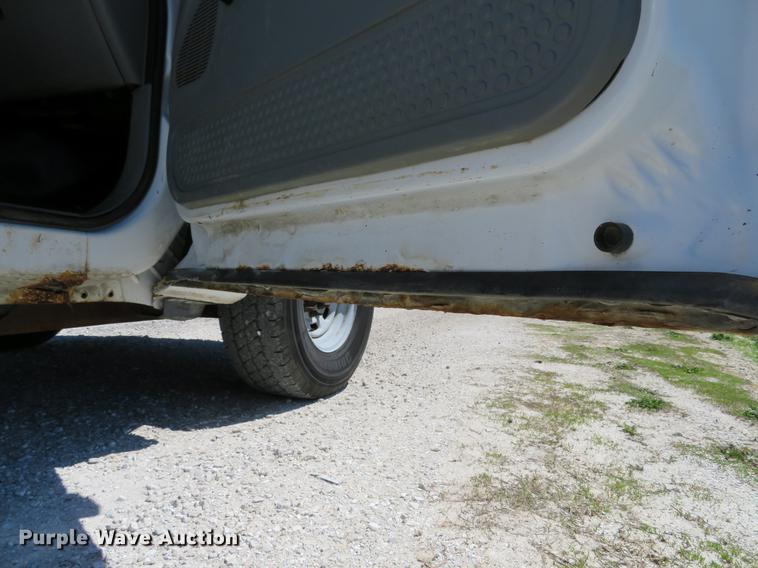 image for item DG3956 2003 Ford F250  Super Duty XL utility bed pickup truck