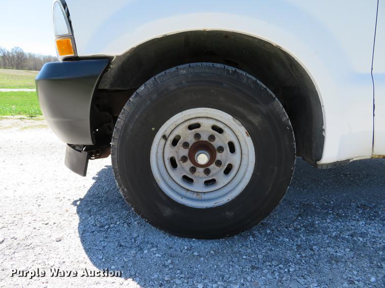 image for item DG3956 2003 Ford F250  Super Duty XL utility bed pickup truck