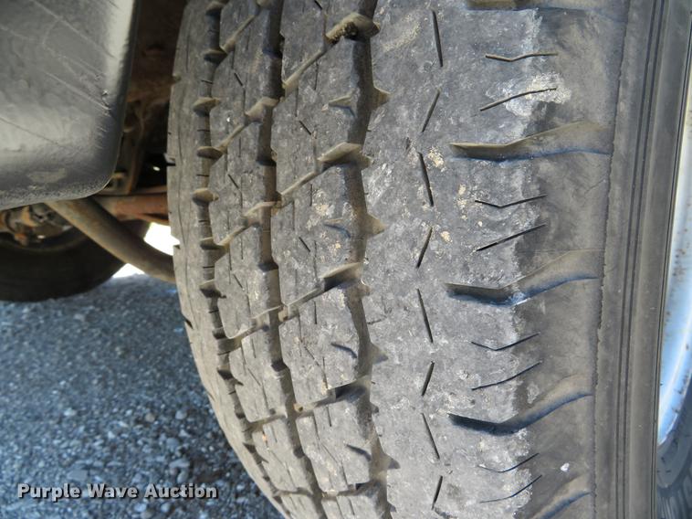 image for item DG3956 2003 Ford F250  Super Duty XL utility bed pickup truck