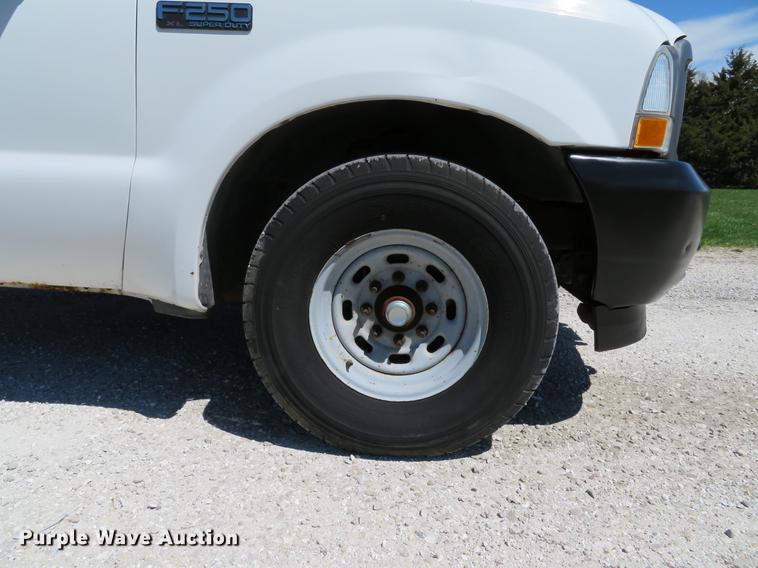 image for item DG3956 2003 Ford F250  Super Duty XL utility bed pickup truck