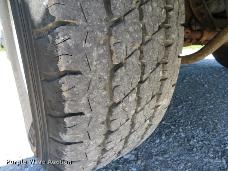 image for item DG3956 2003 Ford F250  Super Duty XL utility bed pickup truck