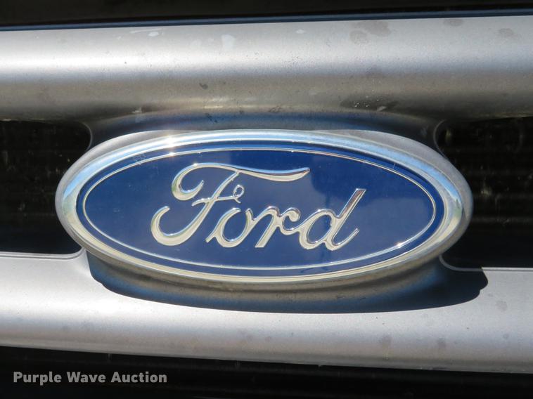 image for item DG3956 2003 Ford F250  Super Duty XL utility bed pickup truck