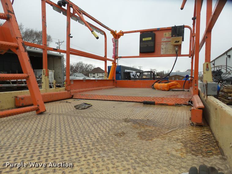 image for item DX9174 2001 JLG 3369 rough terrain scissor lift