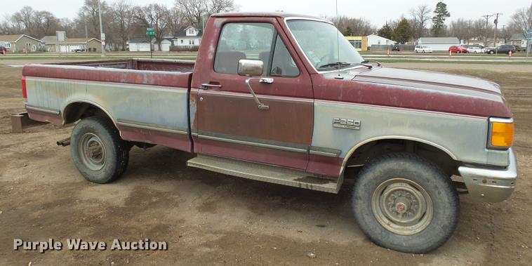 image for item DX9180 1990 Ford F250 pickup truck