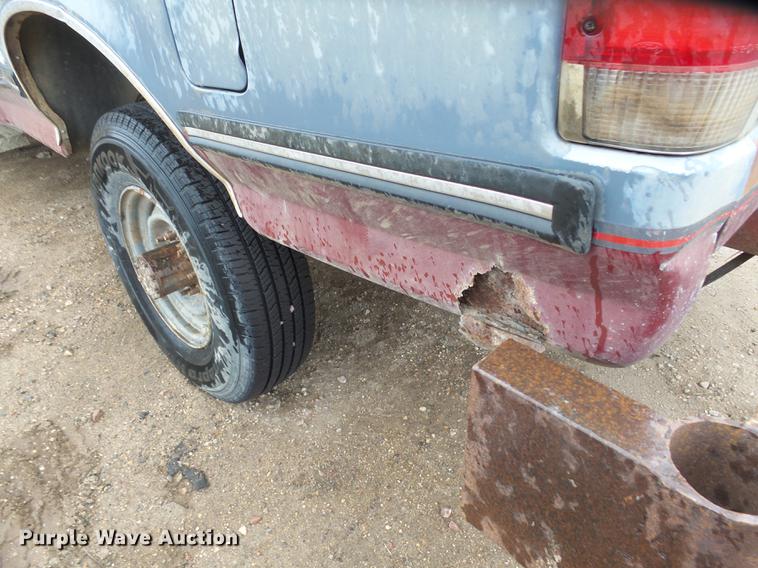 image for item DX9180 1990 Ford F250 pickup truck