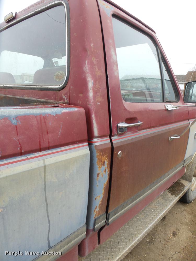 image for item DX9180 1990 Ford F250 pickup truck