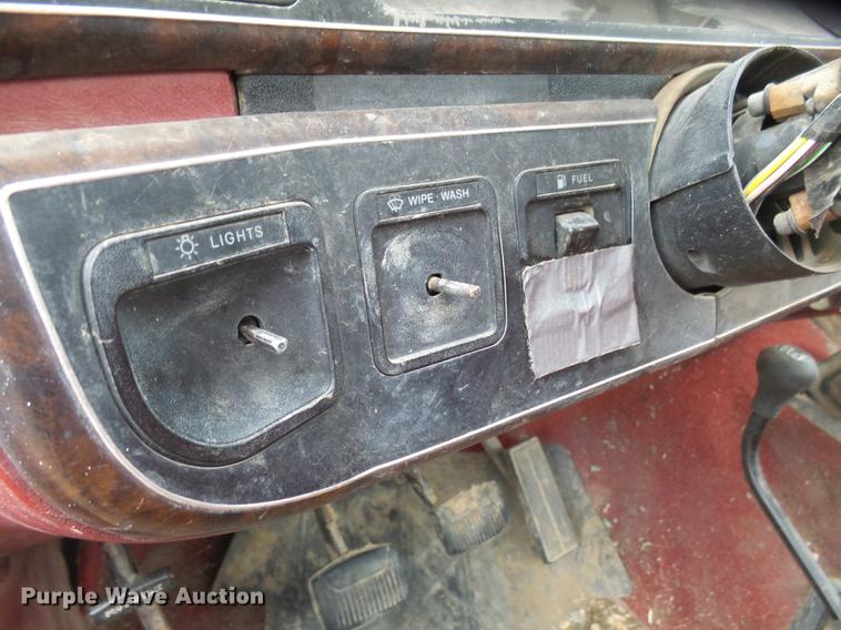 image for item DX9180 1990 Ford F250 pickup truck