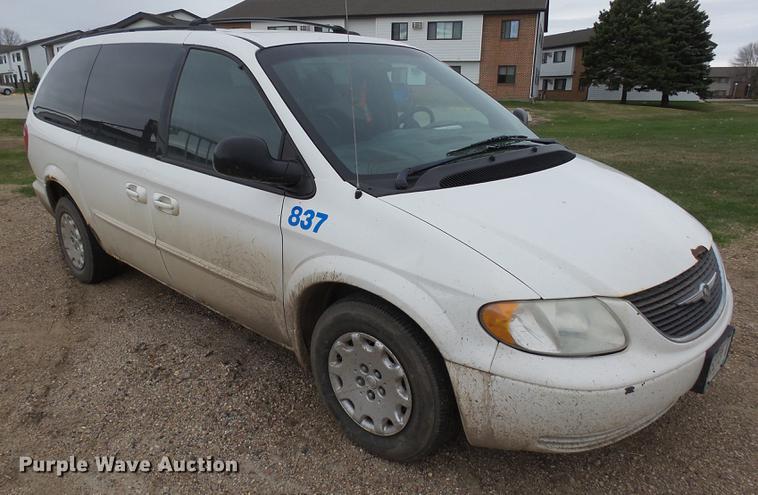 image for item DX9181 2003 Chrysler Town & Country van
