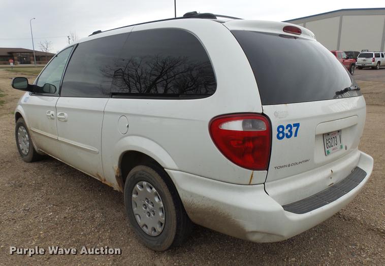 image for item DX9181 2003 Chrysler Town & Country van
