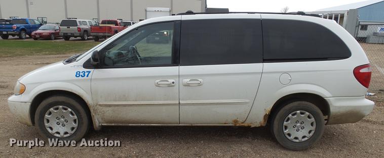 image for item DX9181 2003 Chrysler Town & Country van