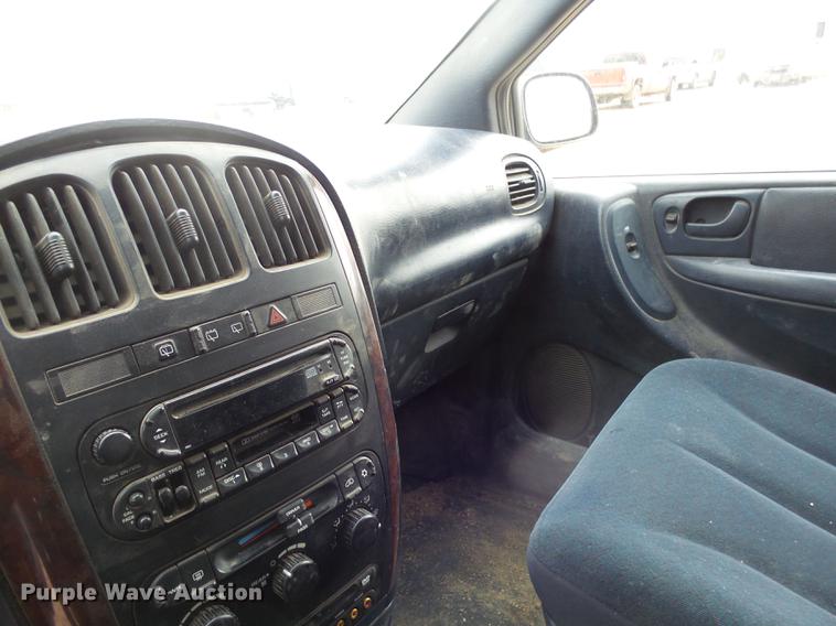 image for item DX9181 2003 Chrysler Town & Country van