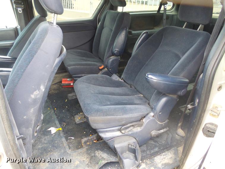 image for item DX9181 2003 Chrysler Town & Country van