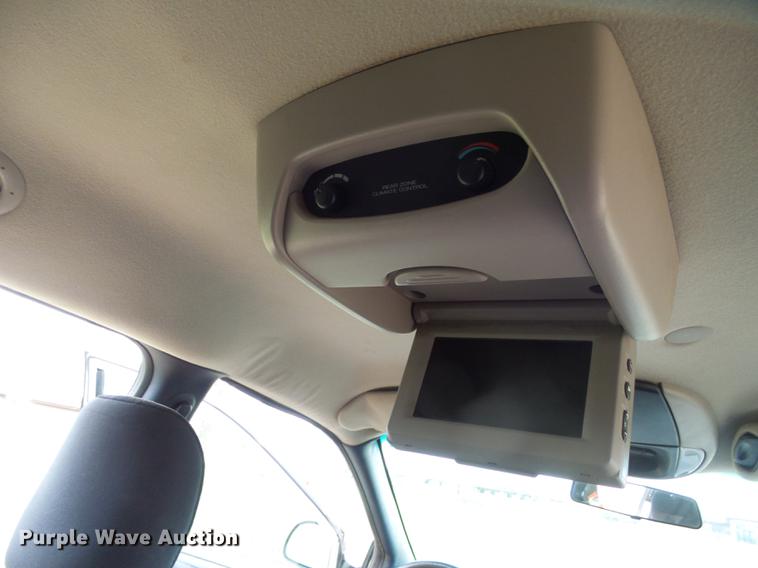 image for item DX9181 2003 Chrysler Town & Country van