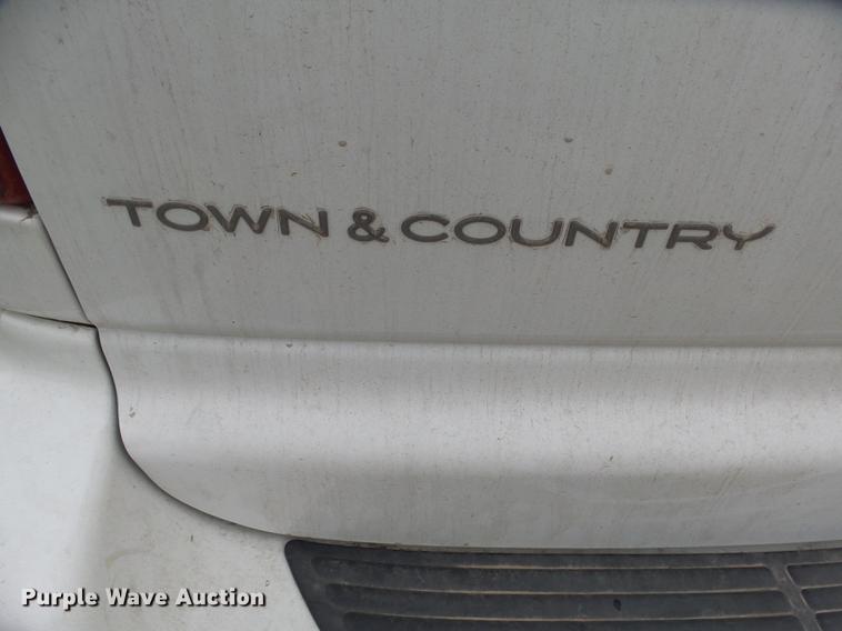 image for item DX9181 2003 Chrysler Town & Country van