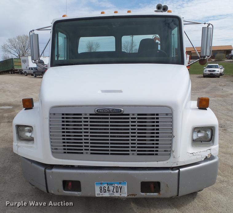 image for item EM9146 2001 Freightliner FL60 rollback truck