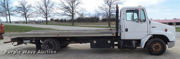 image for item EM9146 2001 Freightliner FL60 rollback truck