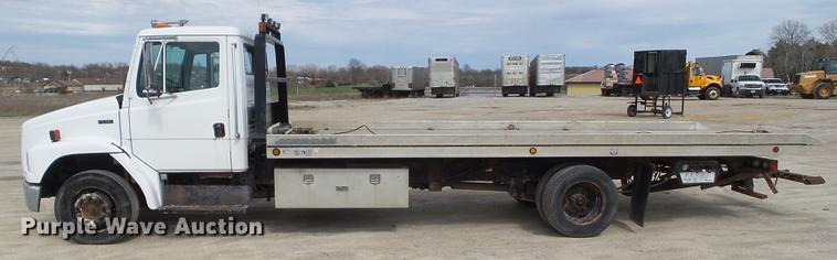 image for item EM9146 2001 Freightliner FL60 rollback truck