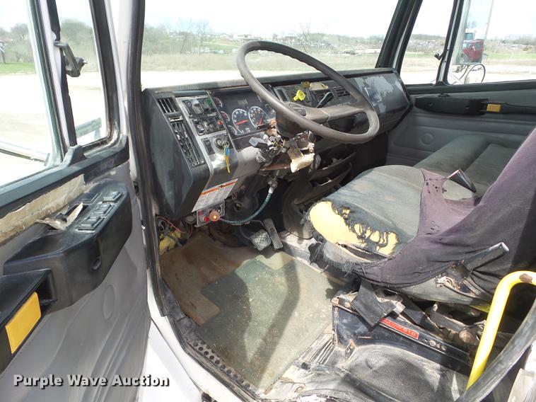 image for item EM9146 2001 Freightliner FL60 rollback truck