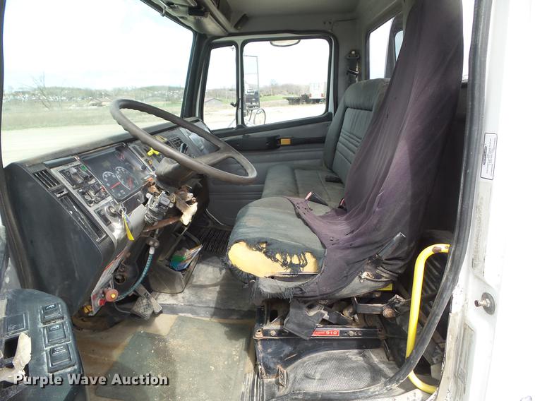 image for item EM9146 2001 Freightliner FL60 rollback truck