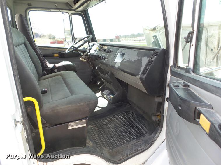 image for item EM9146 2001 Freightliner FL60 rollback truck