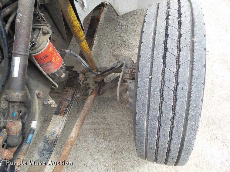 image for item EM9146 2001 Freightliner FL60 rollback truck