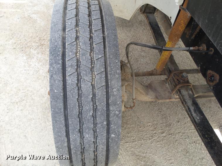 image for item EM9146 2001 Freightliner FL60 rollback truck