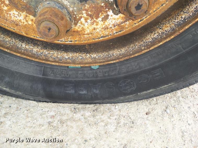 image for item EM9146 2001 Freightliner FL60 rollback truck