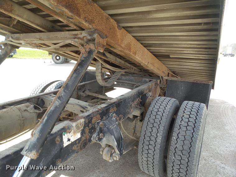 image for item EM9146 2001 Freightliner FL60 rollback truck