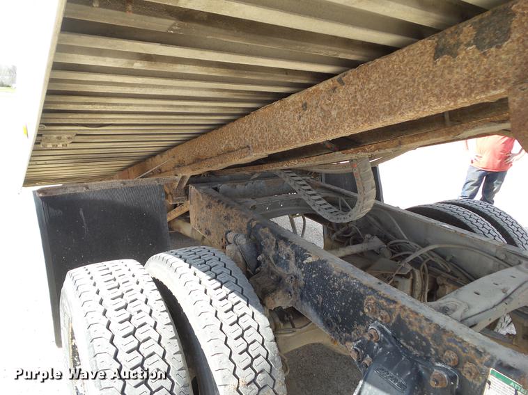 image for item EM9146 2001 Freightliner FL60 rollback truck