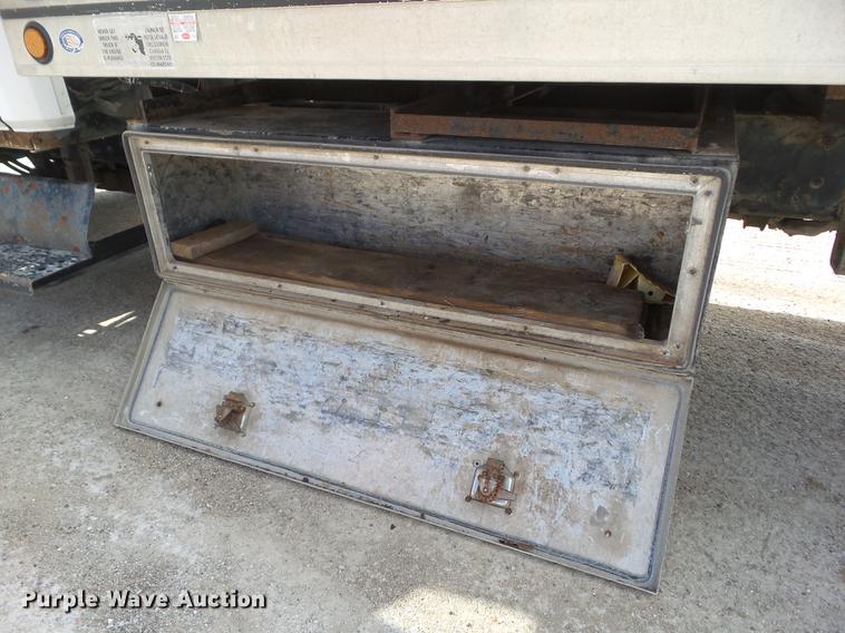 image for item EM9146 2001 Freightliner FL60 rollback truck