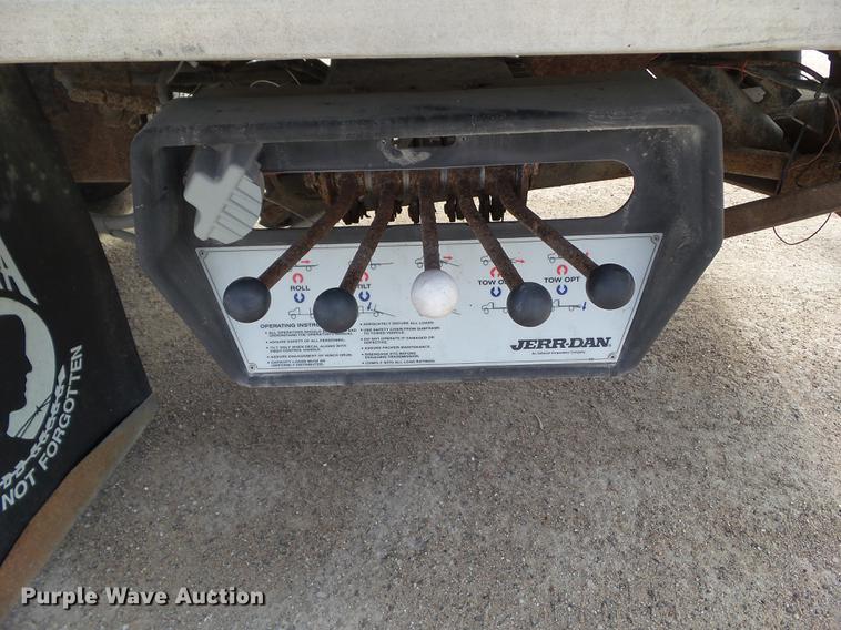 image for item EM9146 2001 Freightliner FL60 rollback truck