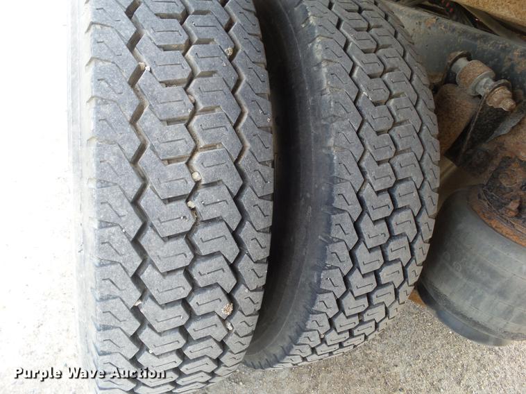 image for item EM9146 2001 Freightliner FL60 rollback truck