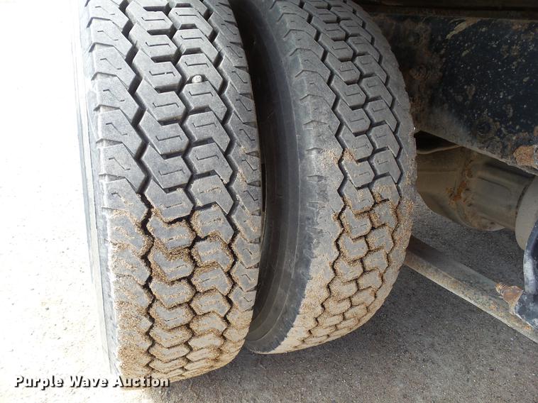 image for item EM9146 2001 Freightliner FL60 rollback truck