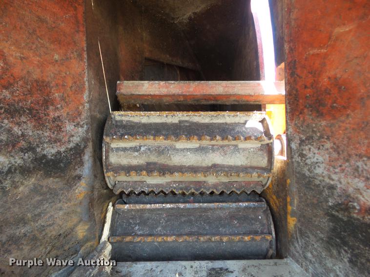 image for item EM9150 2002 Morbark 290 wood chipper