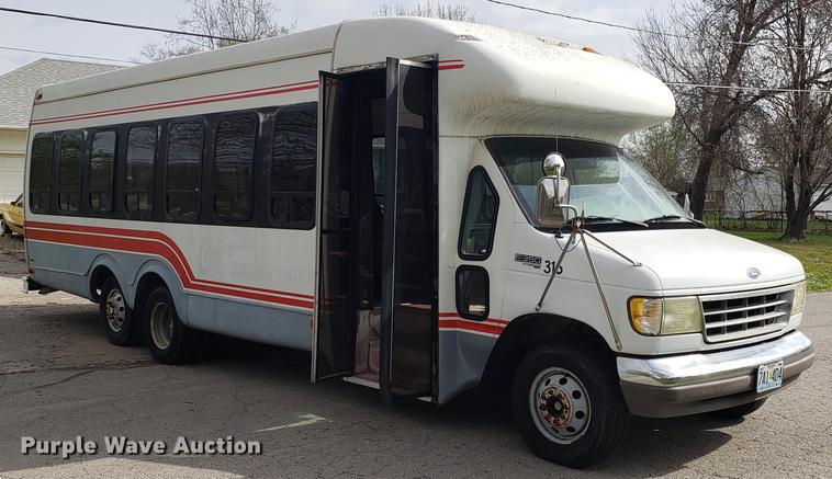 image for item EN9869 1995 Ford Econoline E350 bus