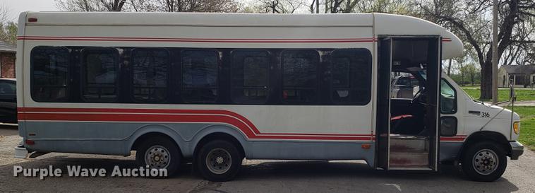 image for item EN9869 1995 Ford Econoline E350 bus