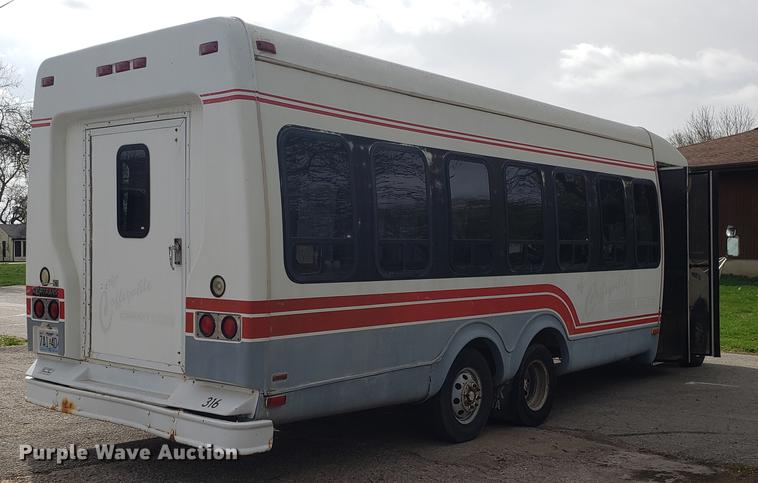 image for item EN9869 1995 Ford Econoline E350 bus