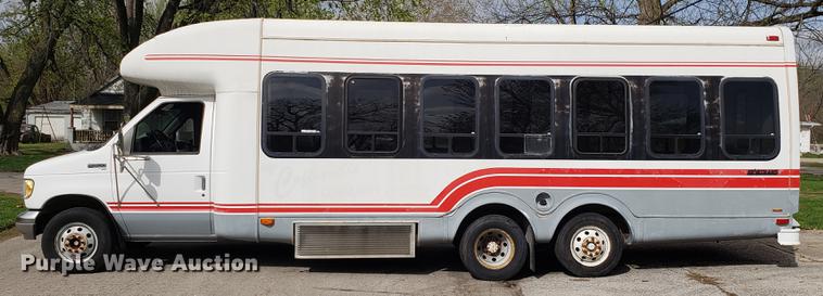 image for item EN9869 1995 Ford Econoline E350 bus