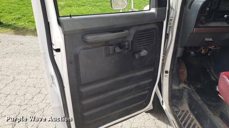 image for item EN9869 1995 Ford Econoline E350 bus