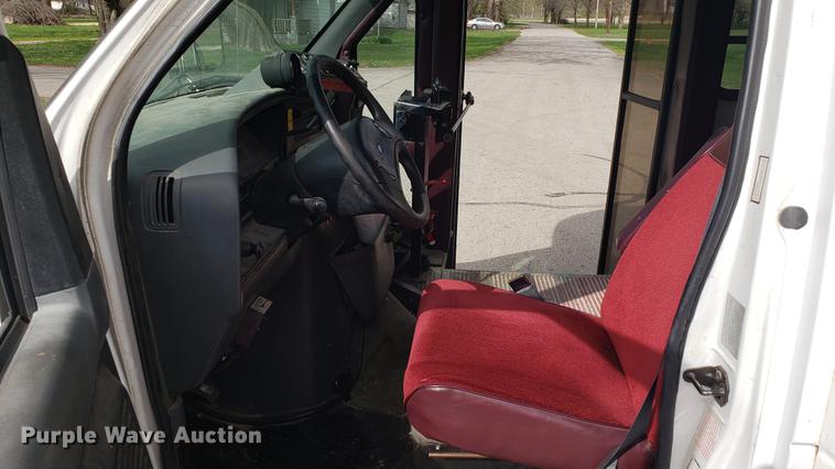 image for item EN9869 1995 Ford Econoline E350 bus